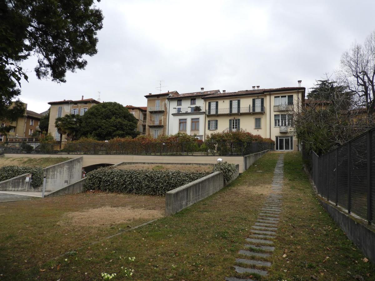 Villa Maghetti - Modernized Flat In Historic Palazzo In The Center Of Luino Exterior photo
