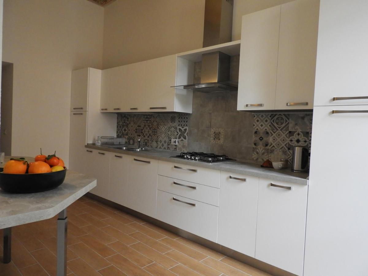 Villa Maghetti - Modernized Flat In Historic Palazzo In The Center Of Luino Exterior photo