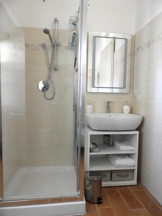 Villa Maghetti - Modernized Flat In Historic Palazzo In The Center Of Luino Exterior photo