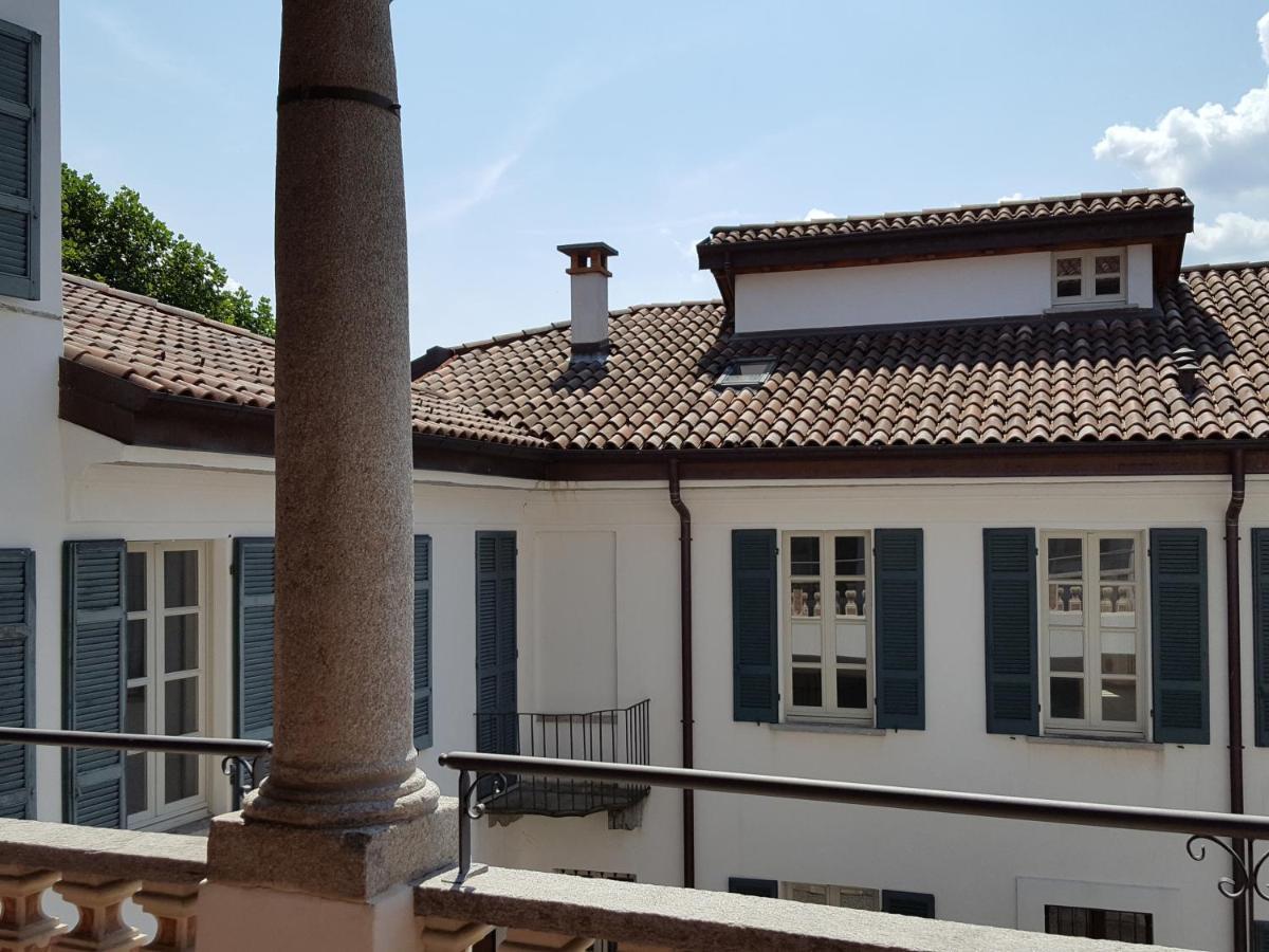 Villa Maghetti - Modernized Flat In Historic Palazzo In The Center Of Luino Exterior photo